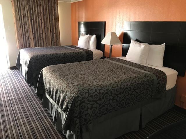 Days Inn By Wyndham Jacksonville Baymeadows Buitenkant foto