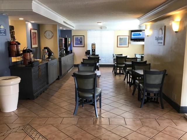 Days Inn By Wyndham Jacksonville Baymeadows Buitenkant foto