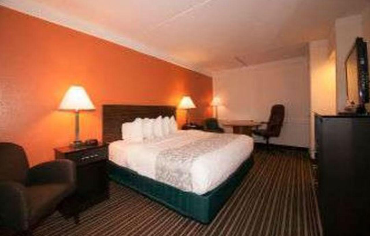Days Inn By Wyndham Jacksonville Baymeadows Buitenkant foto